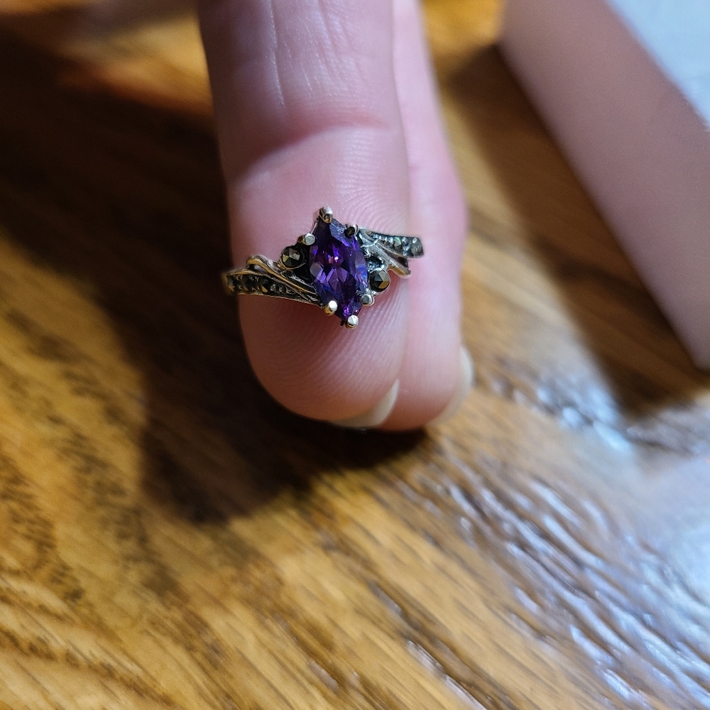 Vintage silver ring amethyst CZ marcasite.